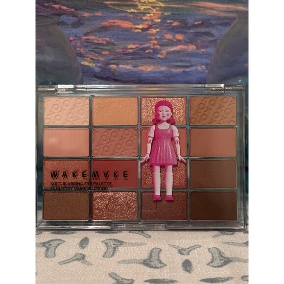 WakeMake x Squid Game 2 Collab Bloody Game Blurring Eye Palette - Picture 5 of 7